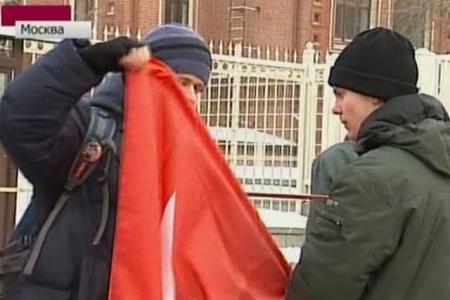 NEWSRU.COM о начале массовых акций в Москве: На Якиманку пришли путинский олигарх Прохоров и путинский вице-премьер Кудрин, а на Поклонную свезли бюджетников на автобусах послушать Кургиняна и речи за Путина и против оранжевых