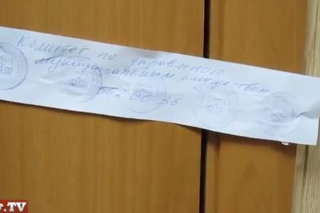 Видео. Красногорск: Чиновники закрыли помещение райкома КПРФ