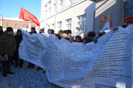 "Путин, лыжи, Магадан!" В митинге «За честные выборы» приняло участие более 3 тысяч новосибирцев, в прямом смысле раскачивавших "лодку"