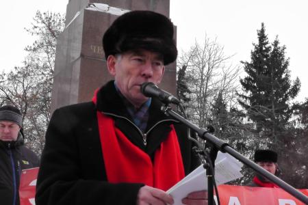 День Советской Армии и Военно-Морского Флота в Саратовской области: Зюганова - в президенты, Алимову - в губернаторы!
