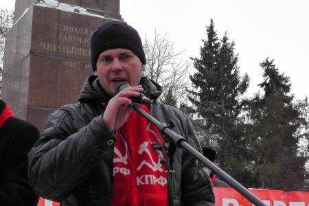 День Советской Армии и Военно-Морского Флота в Саратовской области: Зюганова - в президенты, Алимову - в губернаторы!