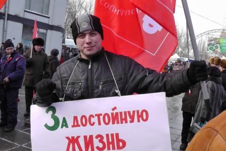 День Советской Армии и Военно-Морского Флота в Саратовской области: Зюганова - в президенты, Алимову - в губернаторы!