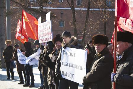 "За честные выборы! За Зюганова!": Пикет 23 февраля в Томске