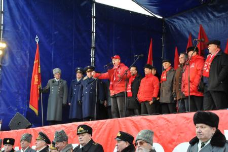 Десять тысяч человек собрались на митинг КПРФ в Москве на Театральной (фоторепортаж)