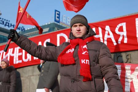 В Екатеринбурге прошел митинг в честь Дня Советской Армии и ВМФ