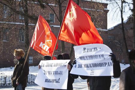 "За честные выборы! За Зюганова!": Пикет 23 февраля в Томске