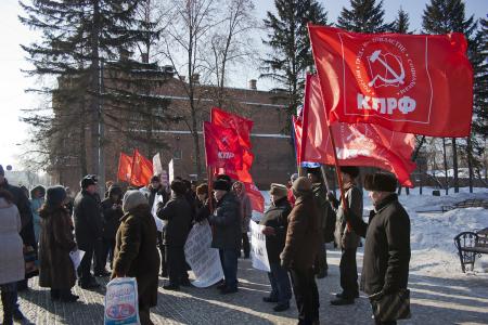 "За честные выборы! За Зюганова!": Пикет 23 февраля в Томске
