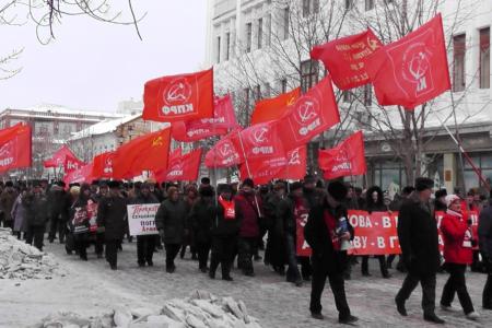 День Советской Армии и Военно-Морского Флота в Саратовской области: Зюганова - в президенты, Алимову - в губернаторы!