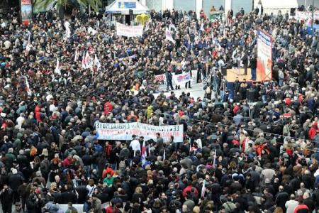 Греция вновь бастует из-за очередного сокращения зарплат и пенсий