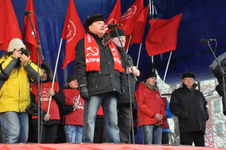Десять тысяч человек собрались на митинг КПРФ в Москве на Театральной (фоторепортаж)