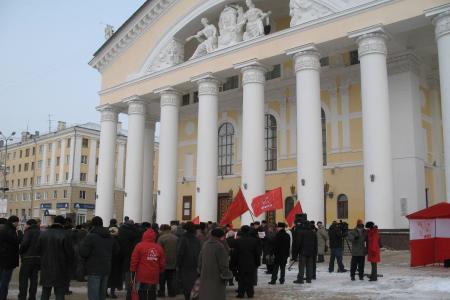 «За свободные выборы и достойную жизнь!» В Калуге состоялся протестный митинг КПРФ