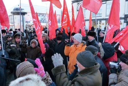 Зюганова – в Президенты! В Саратове 20-градусный мороз не остановил митингующих коммунистов