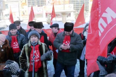 Зюганова – в Президенты! В Саратове 20-градусный мороз не остановил митингующих коммунистов