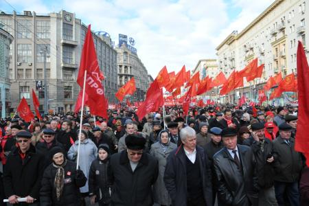 КПРФ, Штаб протестных действий зовут на Всероссийскую акцию 23 февраля: «За достойную жизнь и честные выборы! Зюганов - наш Президент! Власть и собственность народу! Прекратить сердюковский погром армии!»
