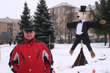 Гори, гори ясно, чтобы не погасло! В Пскове на масленицу сожгли чучело нечисти с аббревиатурой «ЕР»
