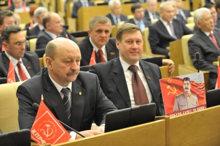 Депутаты-коммунисты в зале пленарных заседаний Госдумы. Фоторепортаж Николая Малышева