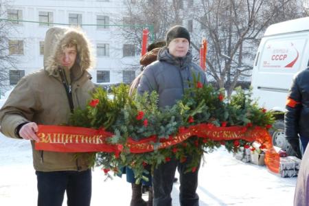 23 февраля в Барнауле прошел митинг в рамках Всероссийской акции протеста: «За достойную жизнь и честные выборы! Зюганов - наш Президент! Власть и собственность народу! Прекратить сердюковский погром армии!»