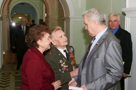 Новосибирск. Анатолий Локоть поздравил областной Совет ветеранов с 40-летием