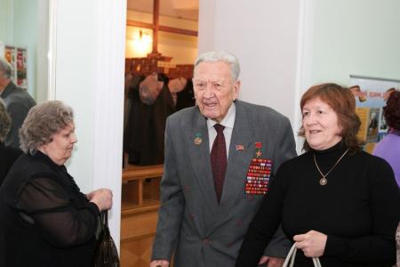 Новосибирск. Анатолий Локоть поздравил областной Совет ветеранов с 40-летием