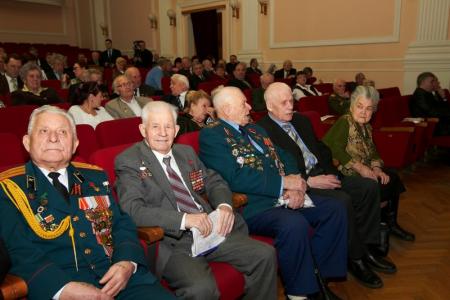 Новосибирск. Анатолий Локоть поздравил областной Совет ветеранов с 40-летием