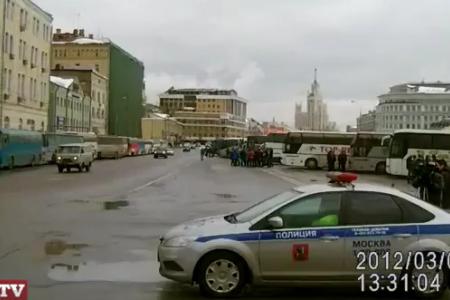 Видео. Нашисты с открепительными 4 марта в Москве