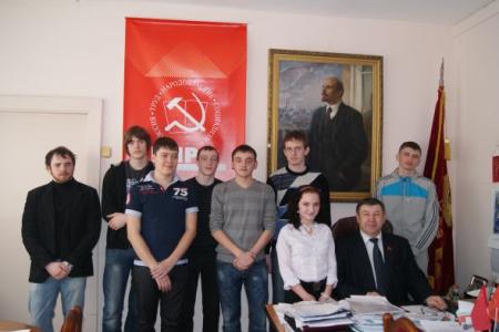 Красноярский край. Будущие политологи выбирают КПРФ: Зачёт, ребята!