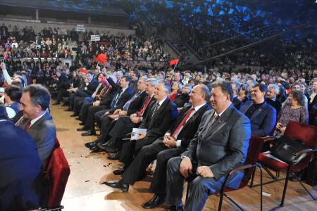 Наш адрес - Советский Союз! Наш Президент – Зюганов! Тысячи москвичей и легендарные советские ансамбли аплодисментами встретили народного кандидата в Президенты  