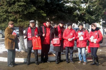 Краснодар: Красные в городе! Акция по распространению агитлитературы за Г.А.Зюганова в столице Кубани