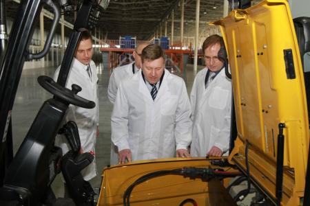 Депутат Госдумы Анатолий Локоть посетил завод литий-ионных батарей «Лиотех»