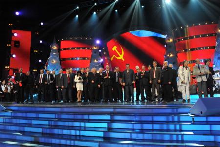 Наш адрес - Советский Союз! Наш Президент – Зюганов! Тысячи москвичей и легендарные советские ансамбли аплодисментами встретили народного кандидата в Президенты  