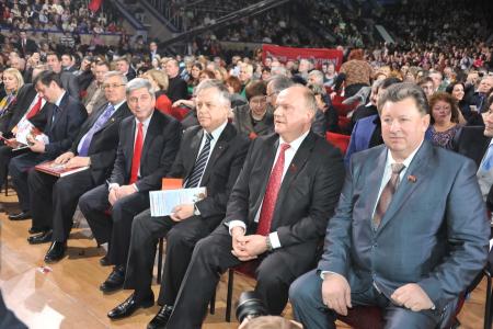 Наш адрес - Советский Союз! Наш Президент – Зюганов! Тысячи москвичей и легендарные советские ансамбли аплодисментами встретили народного кандидата в Президенты  