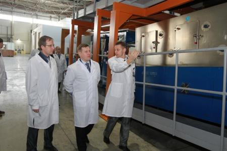 Депутат Госдумы Анатолий Локоть посетил завод литий-ионных батарей «Лиотех»
