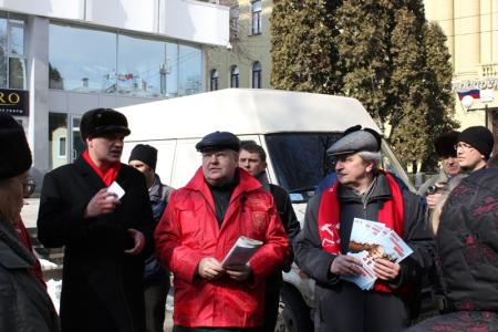 Краснодар: Красные в городе! Акция по распространению агитлитературы за Г.А.Зюганова в столице Кубани