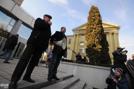 КПРФ провела в Краснодаре акцию "Пятого в пять приходите рассказать"