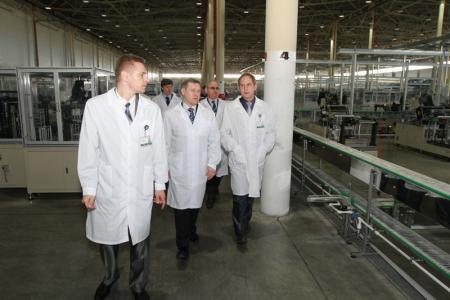 Депутат Госдумы Анатолий Локоть посетил завод литий-ионных батарей «Лиотех»