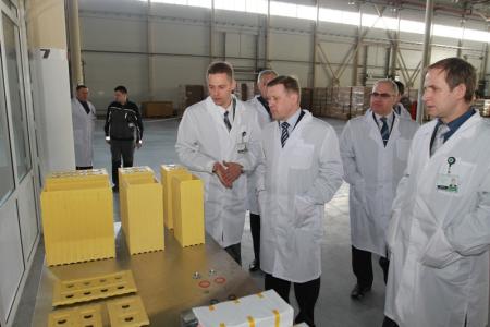 Депутат Госдумы Анатолий Локоть посетил завод литий-ионных батарей «Лиотех»