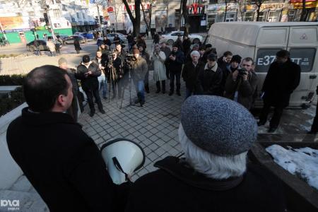 КПРФ провела в Краснодаре акцию "Пятого в пять приходите рассказать"