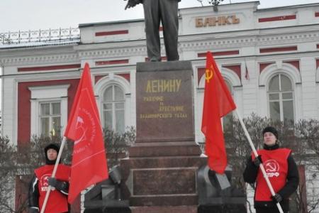 Г.А. Зюганов: «Не позволим править нами ворам и предателям!» В завершение выборной кампании лидер КПРФ посетил старинный русский город Владимир