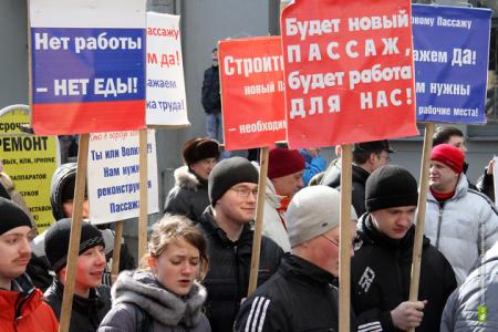 Видео. Екатеринбург. Власть вместе с лавочниками устроила митинг за снос памятника у "Пассажа". Комсомольское расследование