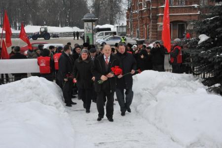 Г.А. Зюганов: «Не позволим править нами ворам и предателям!» В завершение выборной кампании лидер КПРФ посетил старинный русский город Владимир