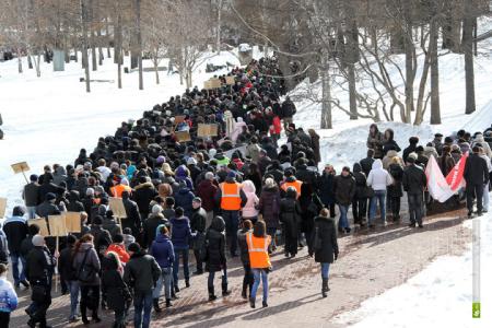 Видео. Екатеринбург. Власть вместе с лавочниками устроила митинг за снос памятника у "Пассажа". Комсомольское расследование
