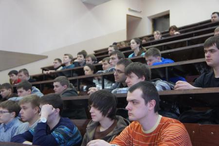 Руководитель фракции КПРФ в Мосгордуме Андрей Клычков встретился со студентами МАТИ