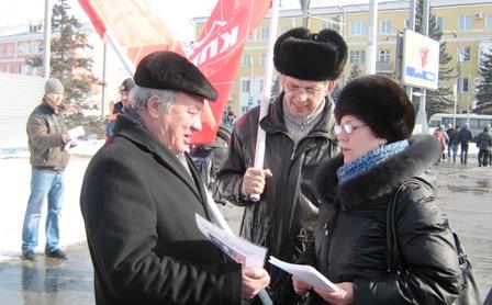 Руки прочь от нашего Ильича! Над памятником В.И. Ленину в Барнауле сгущаются черные тучи