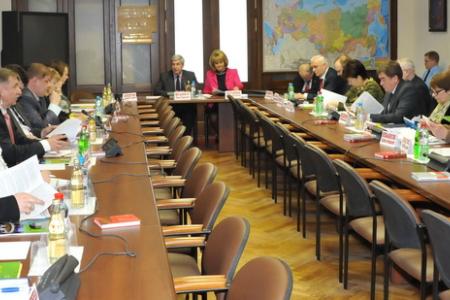 На расширенном заседании Совета фракции КПРФ в Госдуме рассмотрен вопрос об организации летней оздоровительной кампании