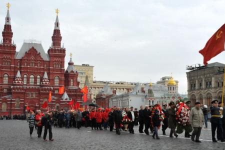 Возложение цветов к Мавзолею  посвященное 142-й годовщине со дня рождения В.И. Ленина (Фоторепортаж)