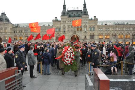 Возложение цветов к Мавзолею  посвященное 142-й годовщине со дня рождения В.И. Ленина (Фоторепортаж)