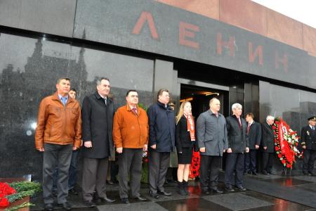 Возложение цветов к Мавзолею  посвященное 142-й годовщине со дня рождения В.И. Ленина (Фоторепортаж)