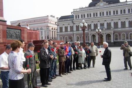 Казань – это город Ленина! 22 апреля казанские коммунисты возложили цветы к памятнику вождю мирового пролетариата   