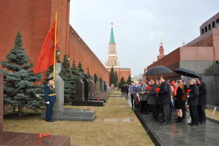 Возложение цветов к Мавзолею  посвященное 142-й годовщине со дня рождения В.И. Ленина (Фоторепортаж)