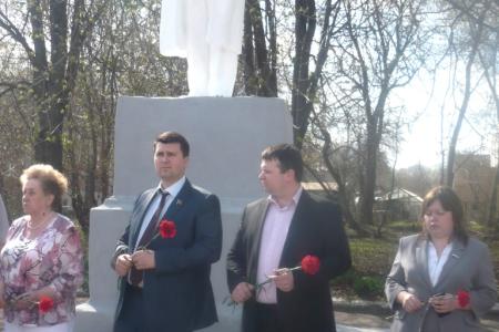 Депутат-коммунист Олег Лебедев ведет ремонт и восстановление памятников В.И. Ленину в Тульской области